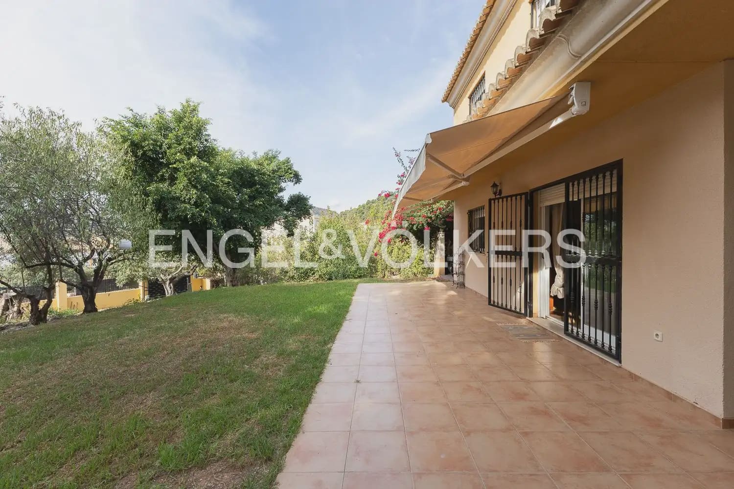 5 camera da letto Villa da affittare in Petres con piscina garage - 2.700 € (Rif: 10135252)
