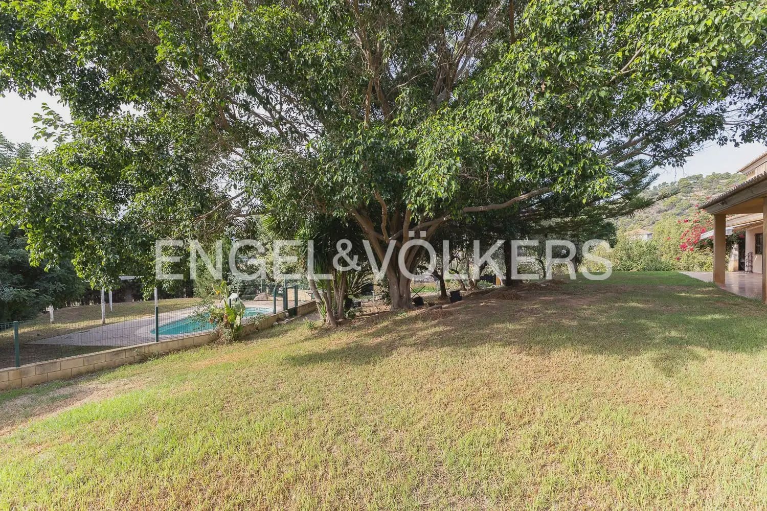 5 camera da letto Villa da affittare in Petres con piscina garage - 2.700 € (Rif: 10135252)