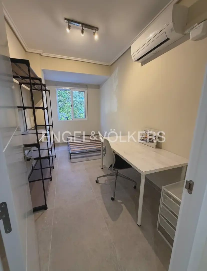 3 soverom Leilighet til leie i Valencia by - € 1 800 (Ref: 10136378)