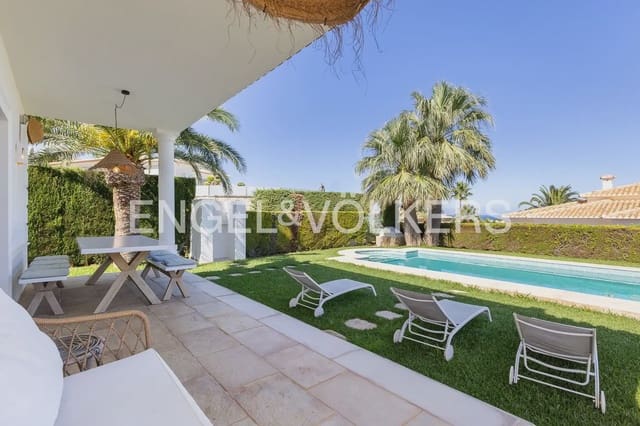 Chalet de 4 habitaciones en El Montgó, Dénia en venta con piscina garaje - 960.000 € (Ref: 10136381)