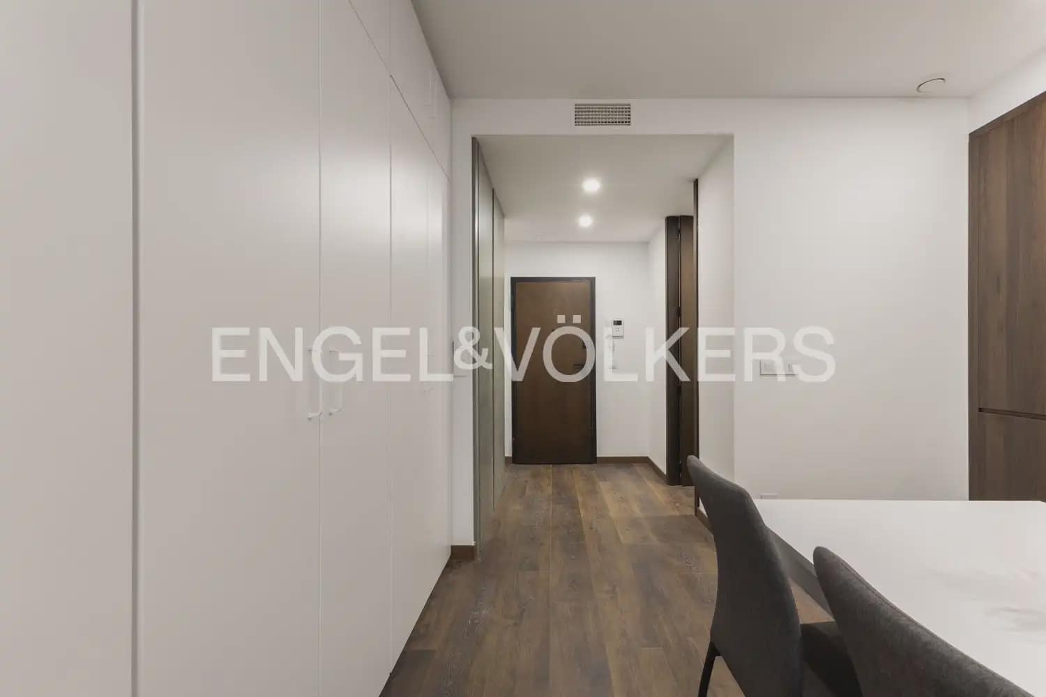 Lejlighed til leje i Valencia by - € 1.100 (Ref: 10136495)