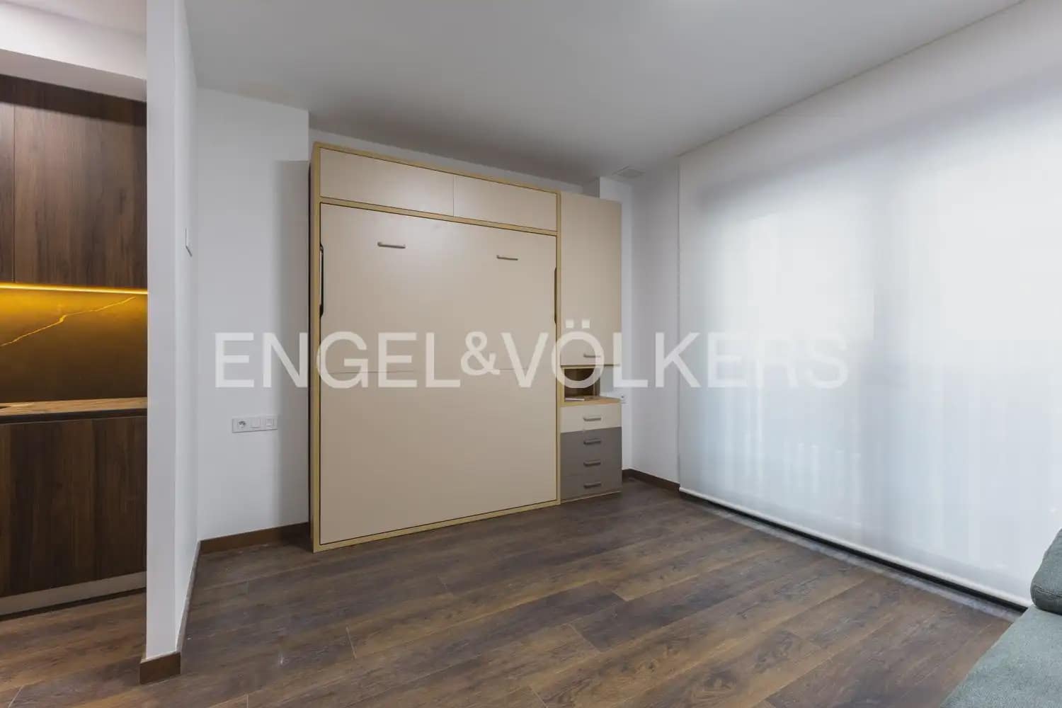 Lejlighed til leje i Valencia by - € 1.100 (Ref: 10136495)