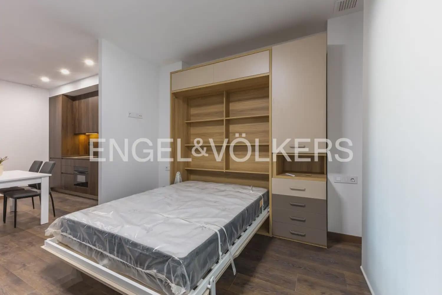 Lejlighed til leje i Valencia by - € 1.100 (Ref: 10136495)