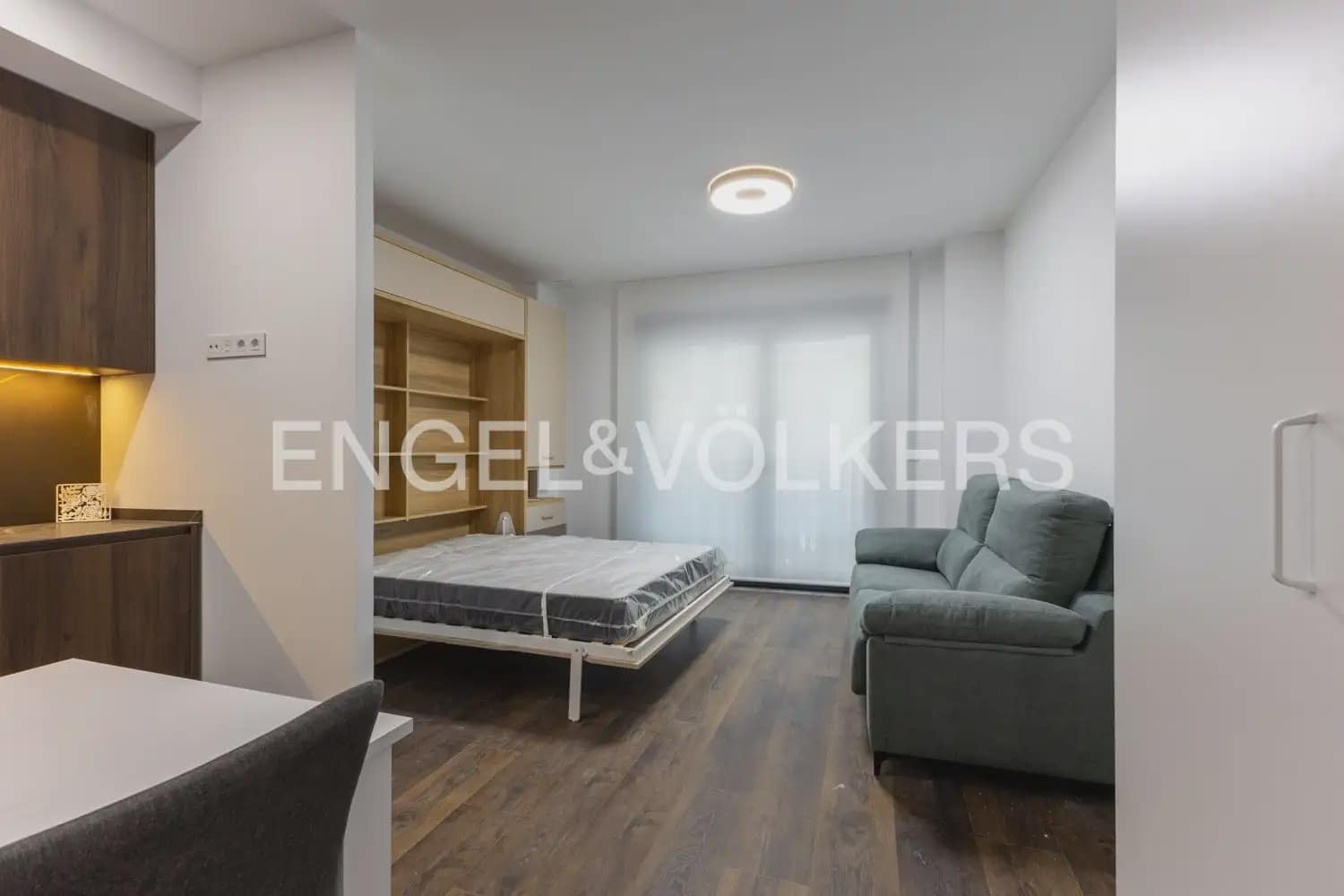 Lejlighed til leje i Valencia by - € 1.100 (Ref: 10136495)