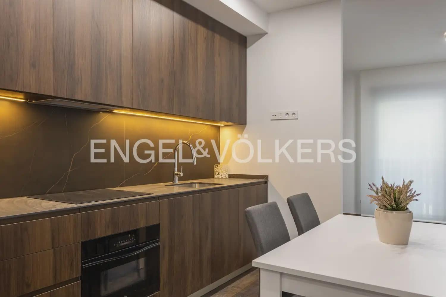 Lejlighed til leje i Valencia by - € 1.100 (Ref: 10136495)
