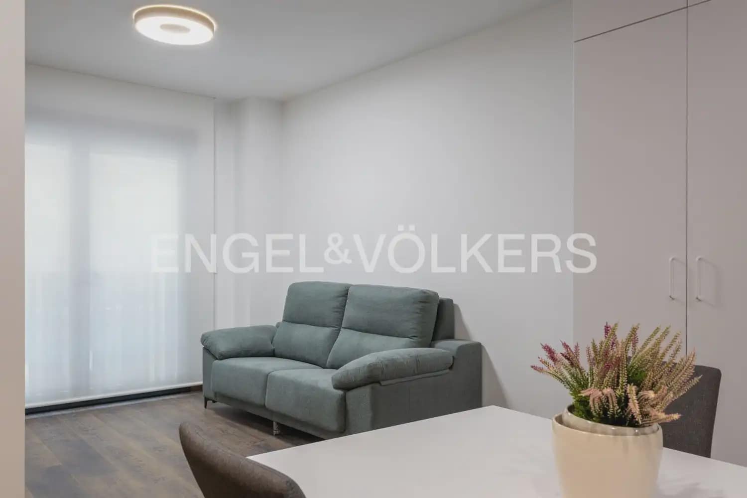 Lejlighed til leje i Valencia by - € 1.100 (Ref: 10136495)