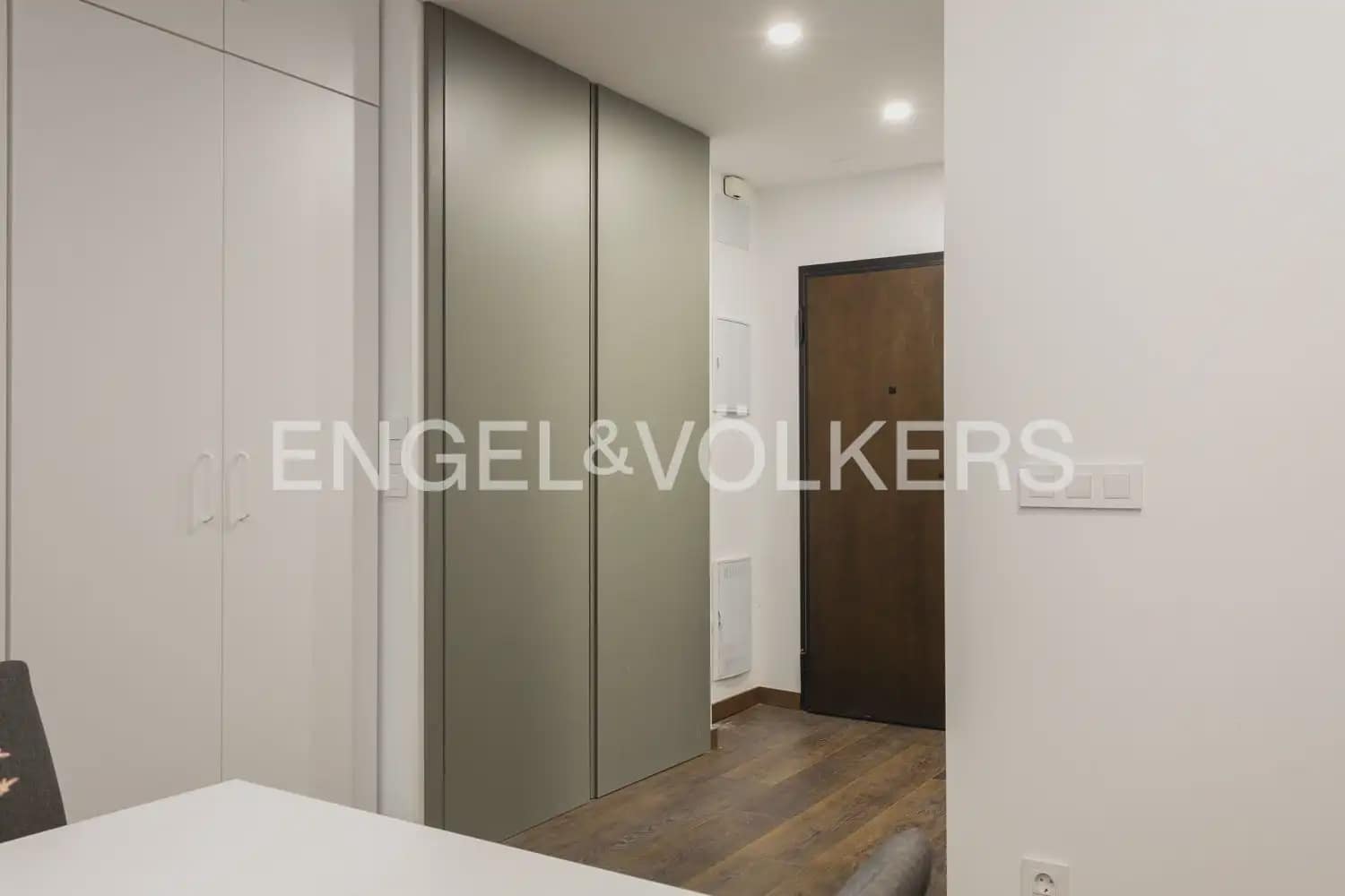 Lejlighed til leje i Valencia by - € 1.100 (Ref: 10136495)