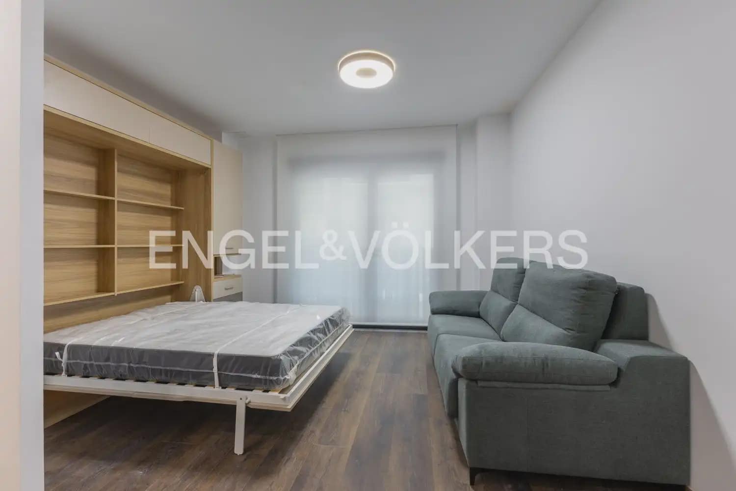 Lejlighed til leje i Valencia by - € 1.100 (Ref: 10136495)