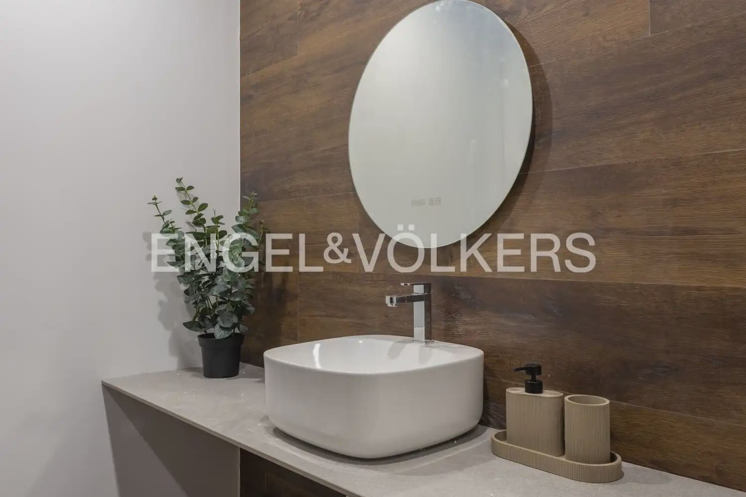 Lejlighed til leje i Valencia by - € 1.100 (Ref: 10136495)