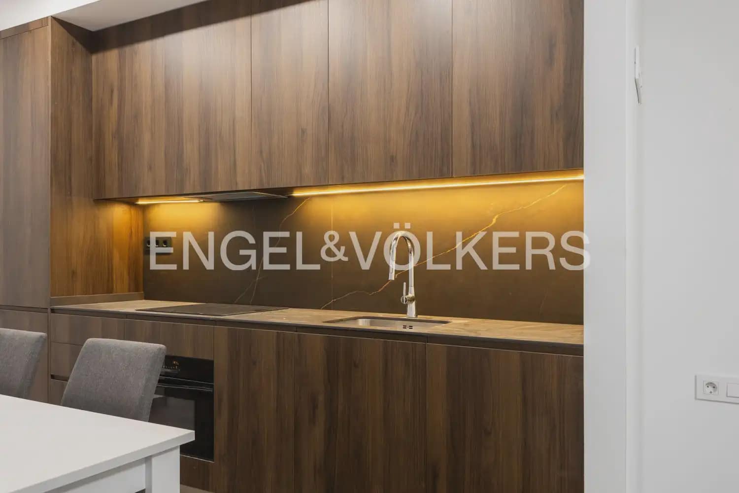 Lejlighed til leje i Valencia by - € 1.100 (Ref: 10136495)