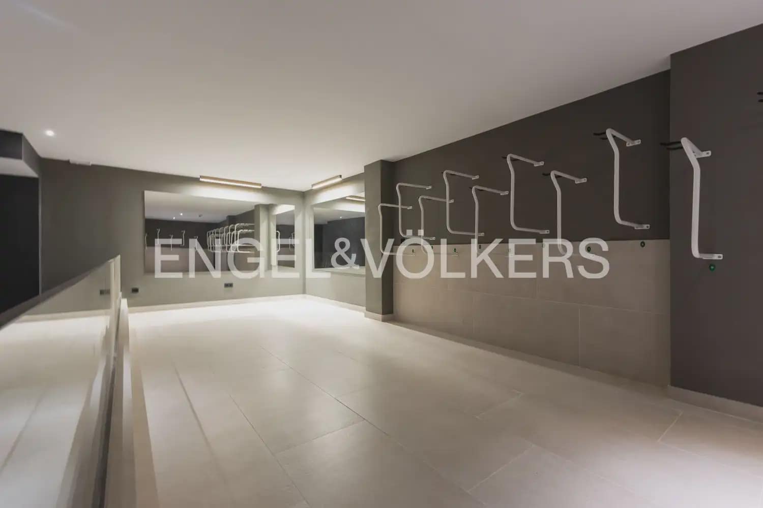 Lejlighed til leje i Valencia by - € 1.100 (Ref: 10136495)