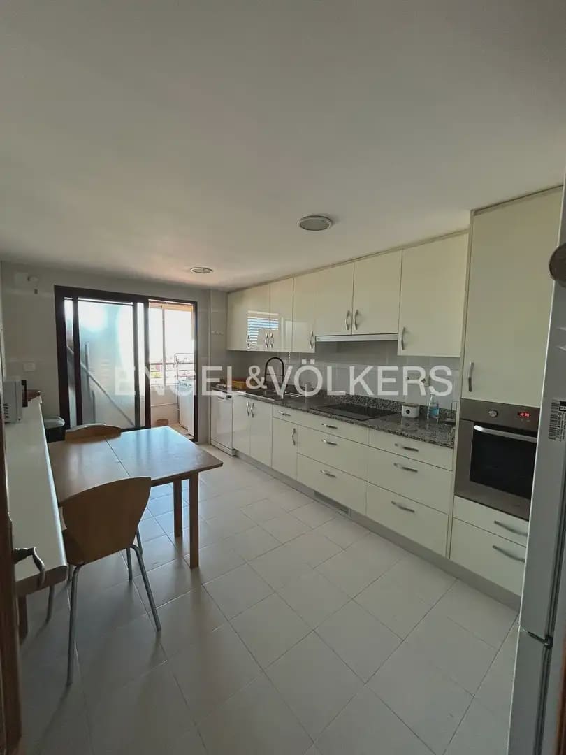 3 quarto Apartamento para arrendar em Valencia cidade com garagem - 2 000 € (Ref: 10136497)