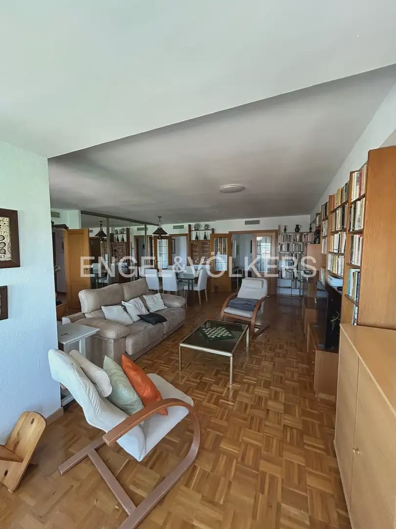 3 quarto Apartamento para arrendar em Valencia cidade com garagem - 2 000 € (Ref: 10136497)