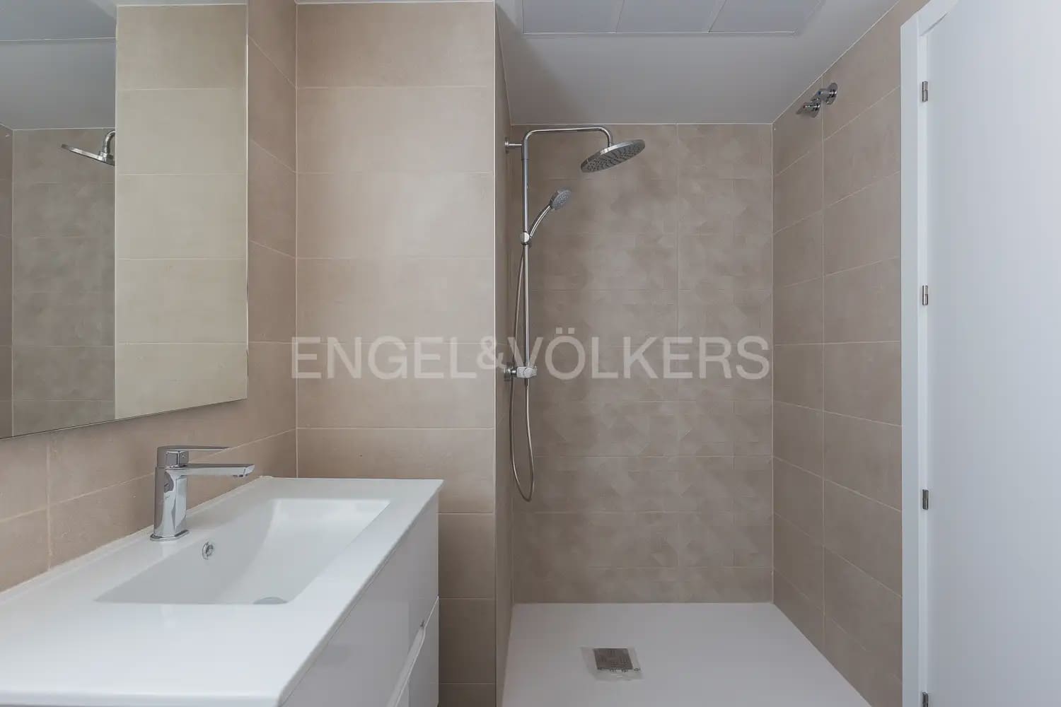 3 soveværelse Lejlighed til leje i Valencia by med swimmingpool garage - € 1.800 (Ref: 10138757)