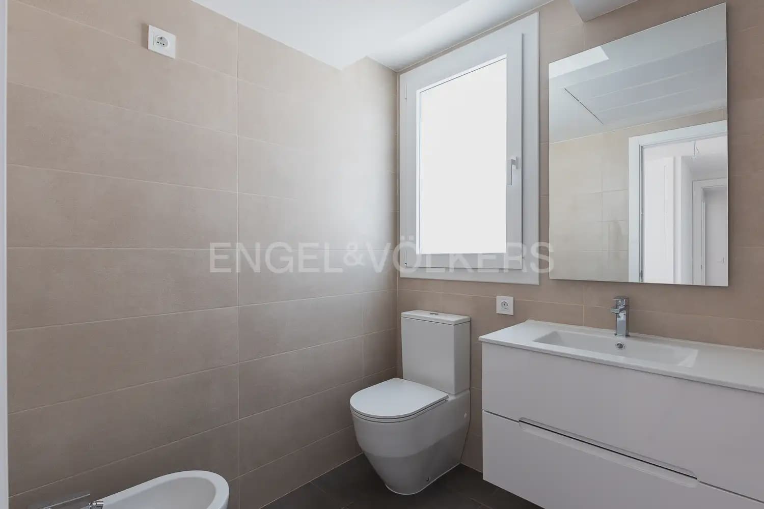 3 soveværelse Lejlighed til leje i Valencia by med swimmingpool garage - € 1.800 (Ref: 10138757)