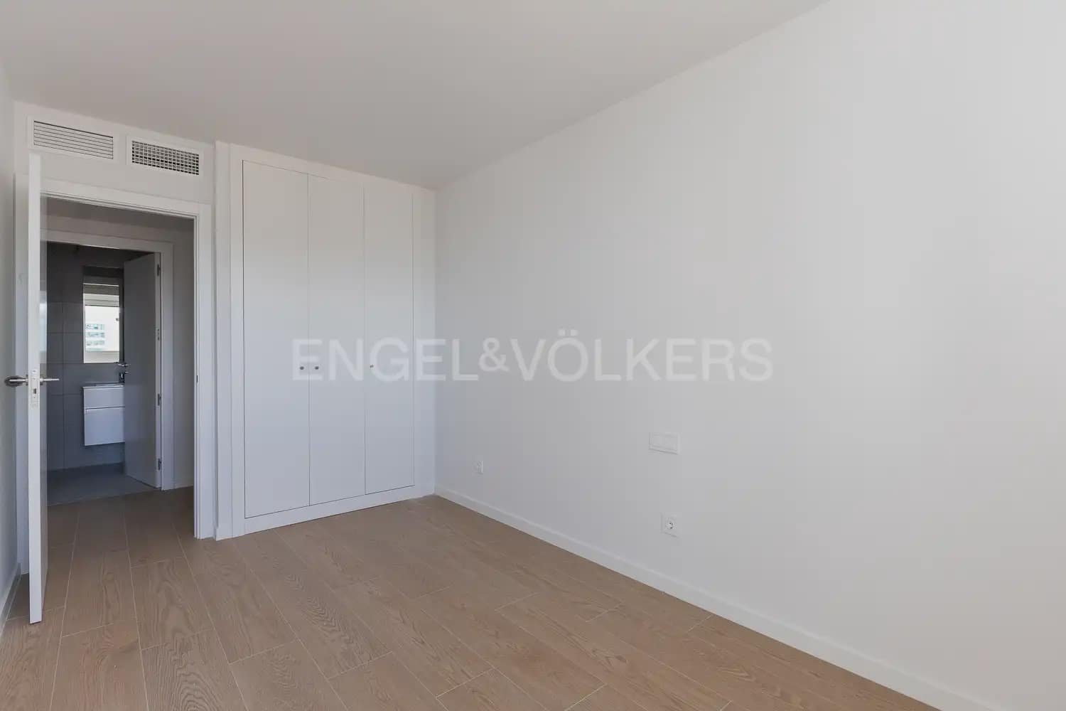 3 soveværelse Lejlighed til leje i Valencia by med swimmingpool garage - € 1.800 (Ref: 10138757)