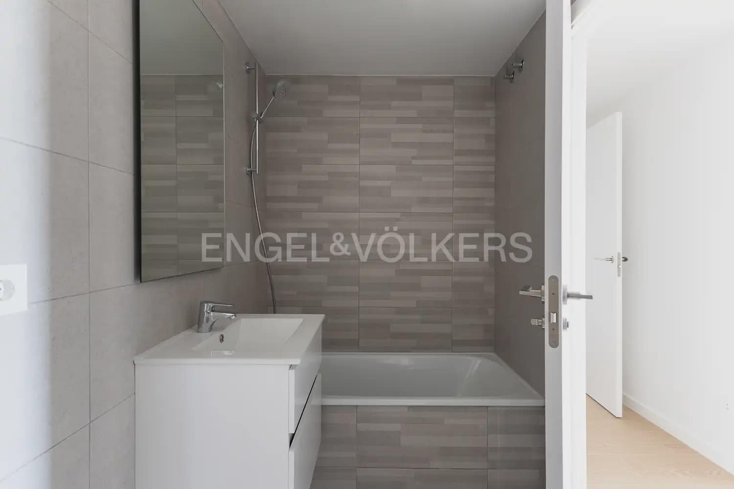 3 soveværelse Lejlighed til leje i Valencia by med swimmingpool garage - € 1.800 (Ref: 10138757)