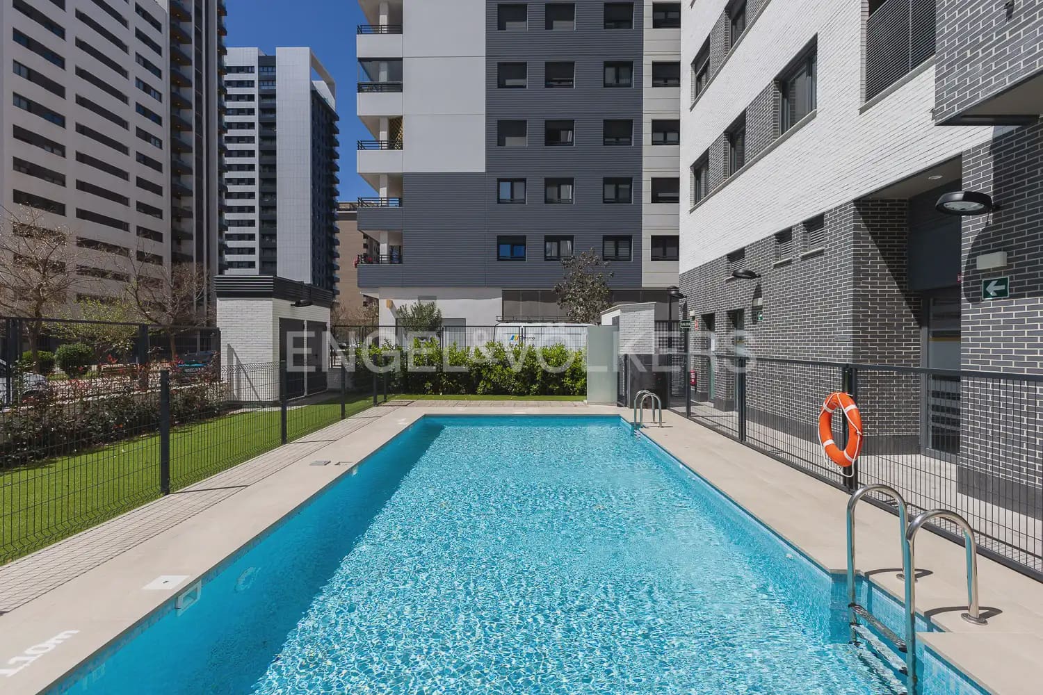 3 soveværelse Lejlighed til leje i Valencia by med swimmingpool garage - € 1.800 (Ref: 10138757)
