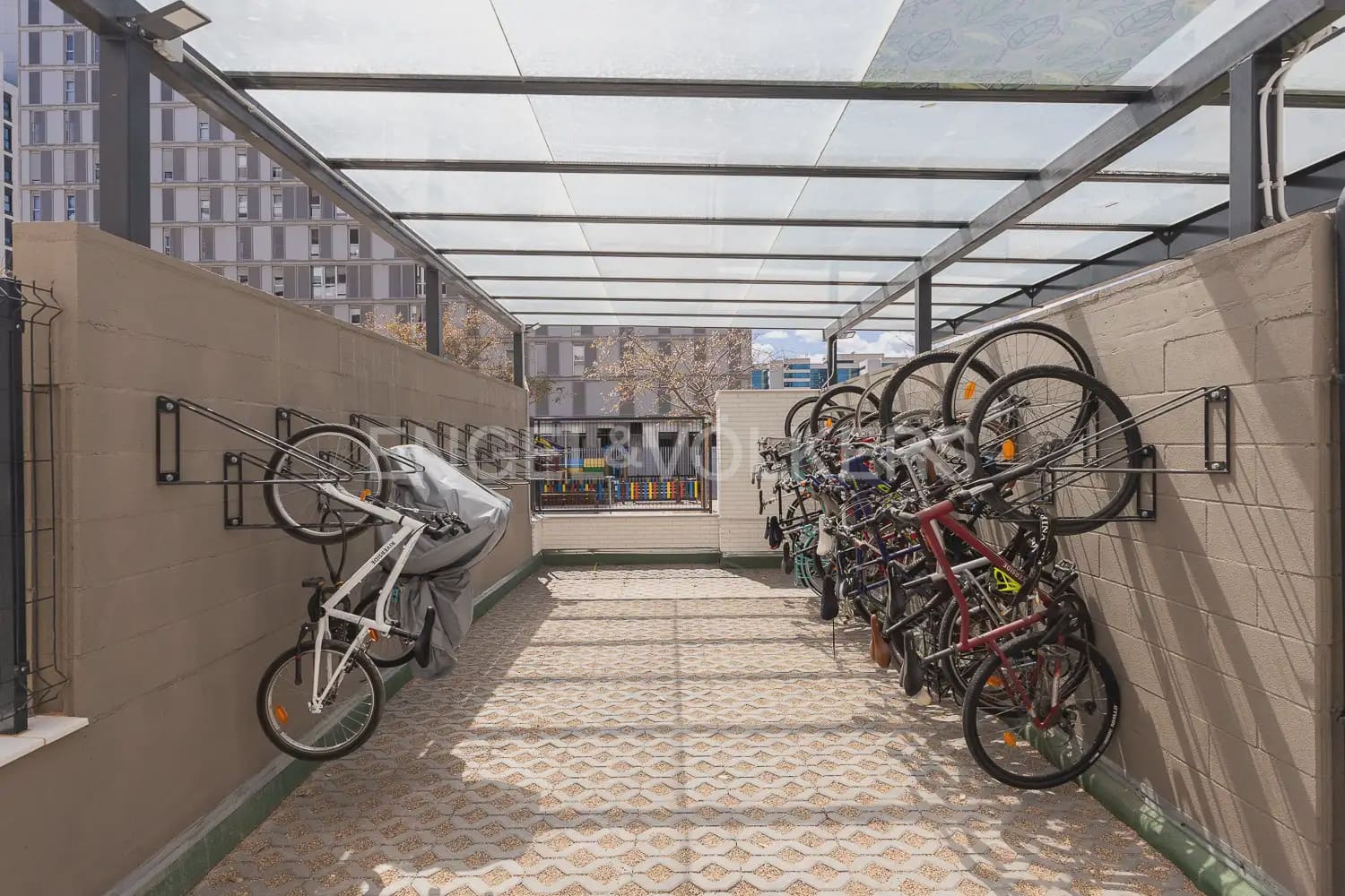 3 soveværelse Lejlighed til leje i Valencia by med swimmingpool garage - € 1.800 (Ref: 10138757)