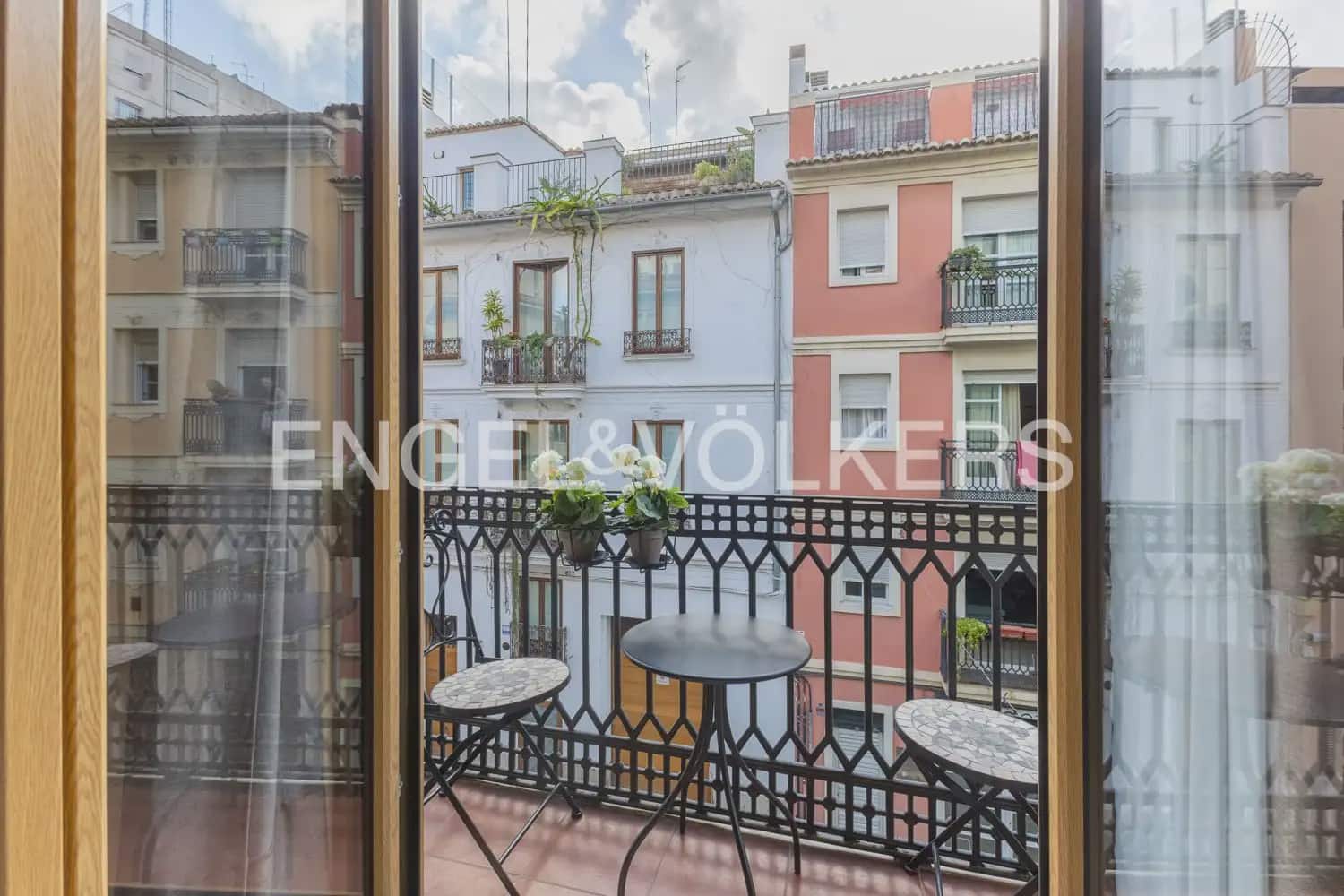 2 bedroom Flat for rent in Valencia city - € 1,800 (Ref: 10138758)