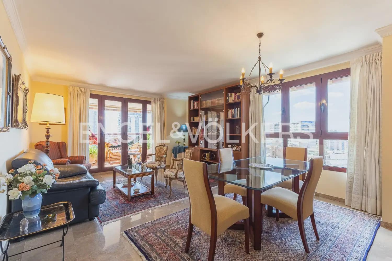 3 soverom Leilighet til salgs i Valencia by med svømmebasseng garasje - € 748 000 (Ref: 10138760)