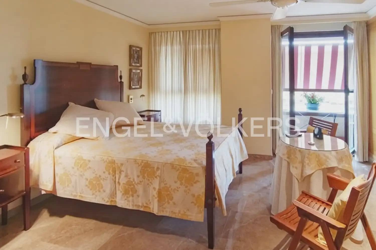 3 soverom Leilighet til salgs i Valencia by med svømmebasseng garasje - € 748 000 (Ref: 10138760)