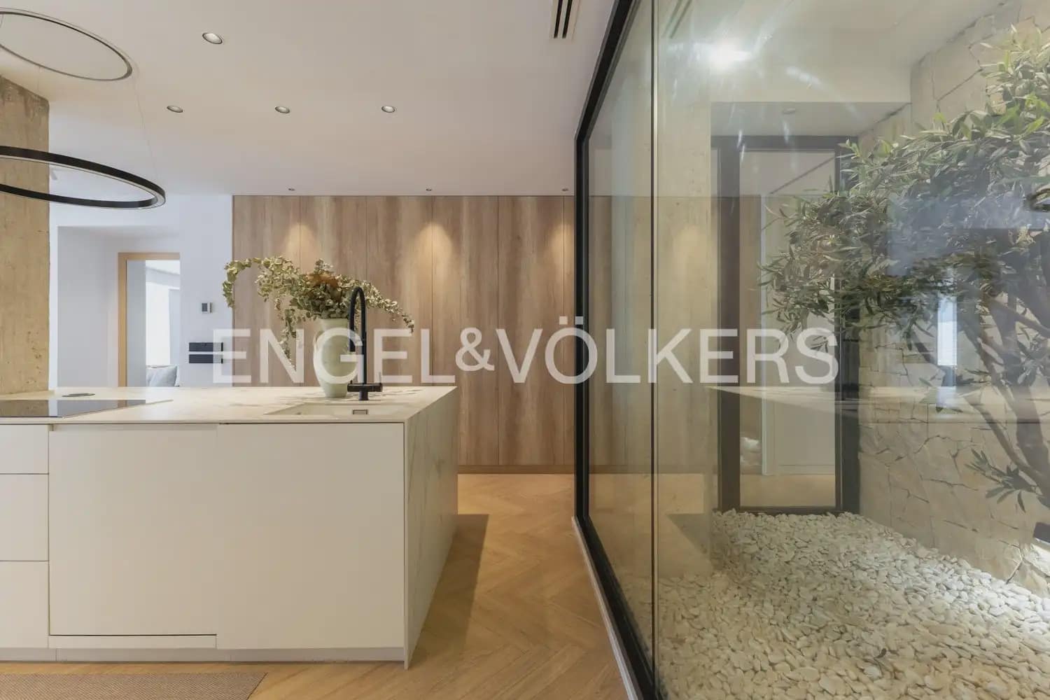 Piso de 4 habitaciones en València ciudad en alquiler - 4.300 € (Ref: 10138761)
