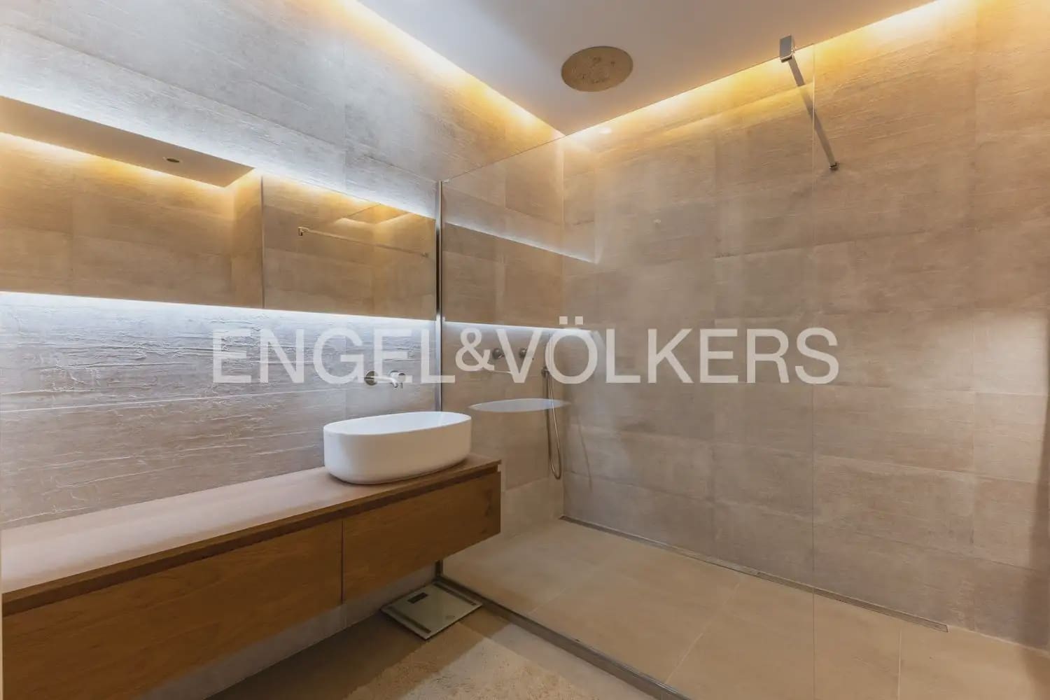 Piso de 4 habitaciones en València ciudad en alquiler - 4.300 € (Ref: 10138761)