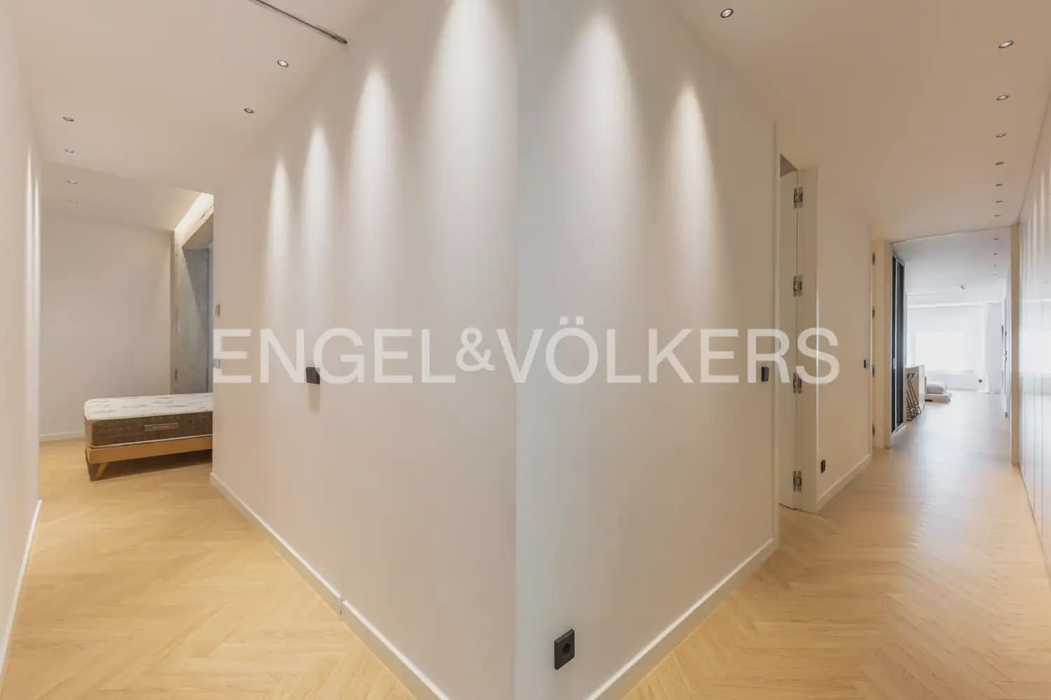 Piso de 4 habitaciones en València ciudad en alquiler - 4.300 € (Ref: 10138761)