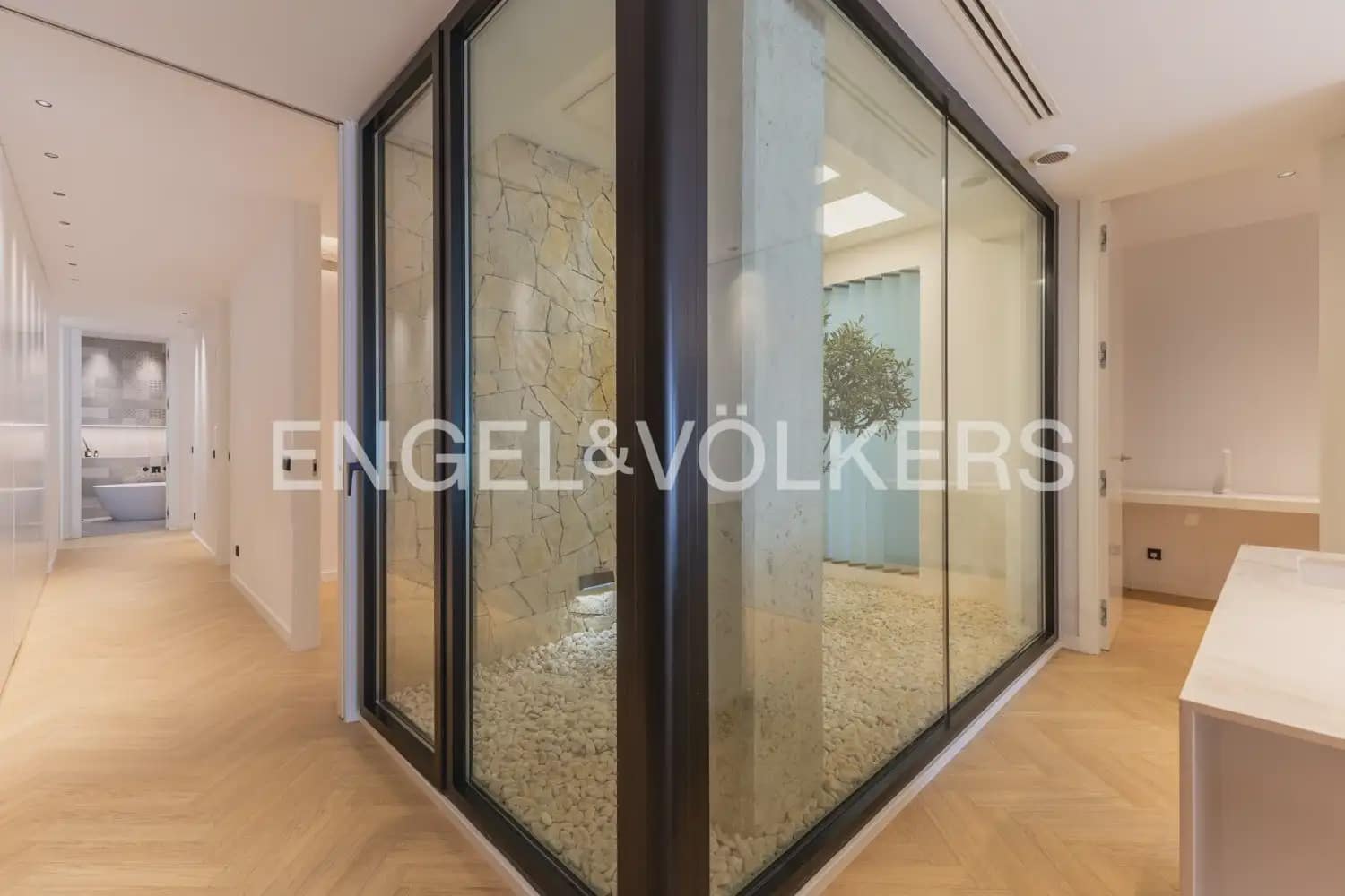 Piso de 4 habitaciones en València ciudad en alquiler - 4.300 € (Ref: 10138761)