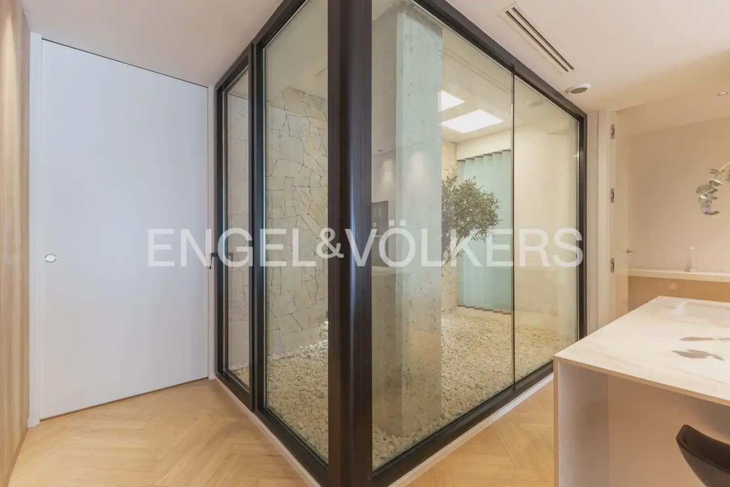 Piso de 4 habitaciones en València ciudad en alquiler - 4.300 € (Ref: 10138761)