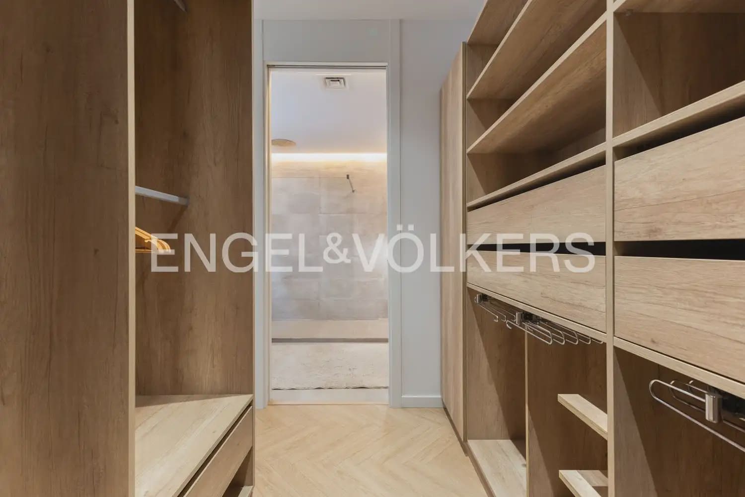 Piso de 4 habitaciones en València ciudad en alquiler - 4.300 € (Ref: 10138761)