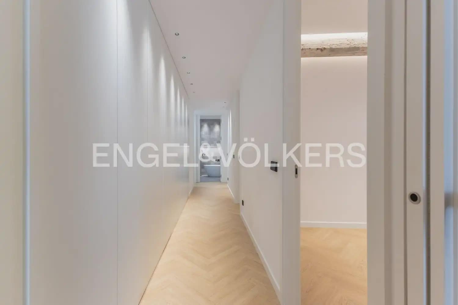 Piso de 4 habitaciones en València ciudad en alquiler - 4.300 € (Ref: 10138761)