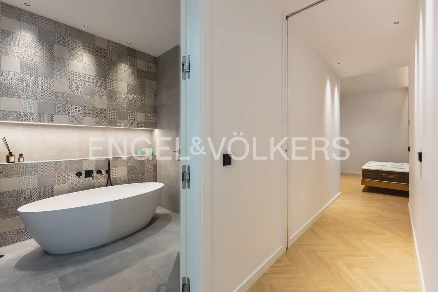 Piso de 4 habitaciones en València ciudad en alquiler - 4.300 € (Ref: 10138761)