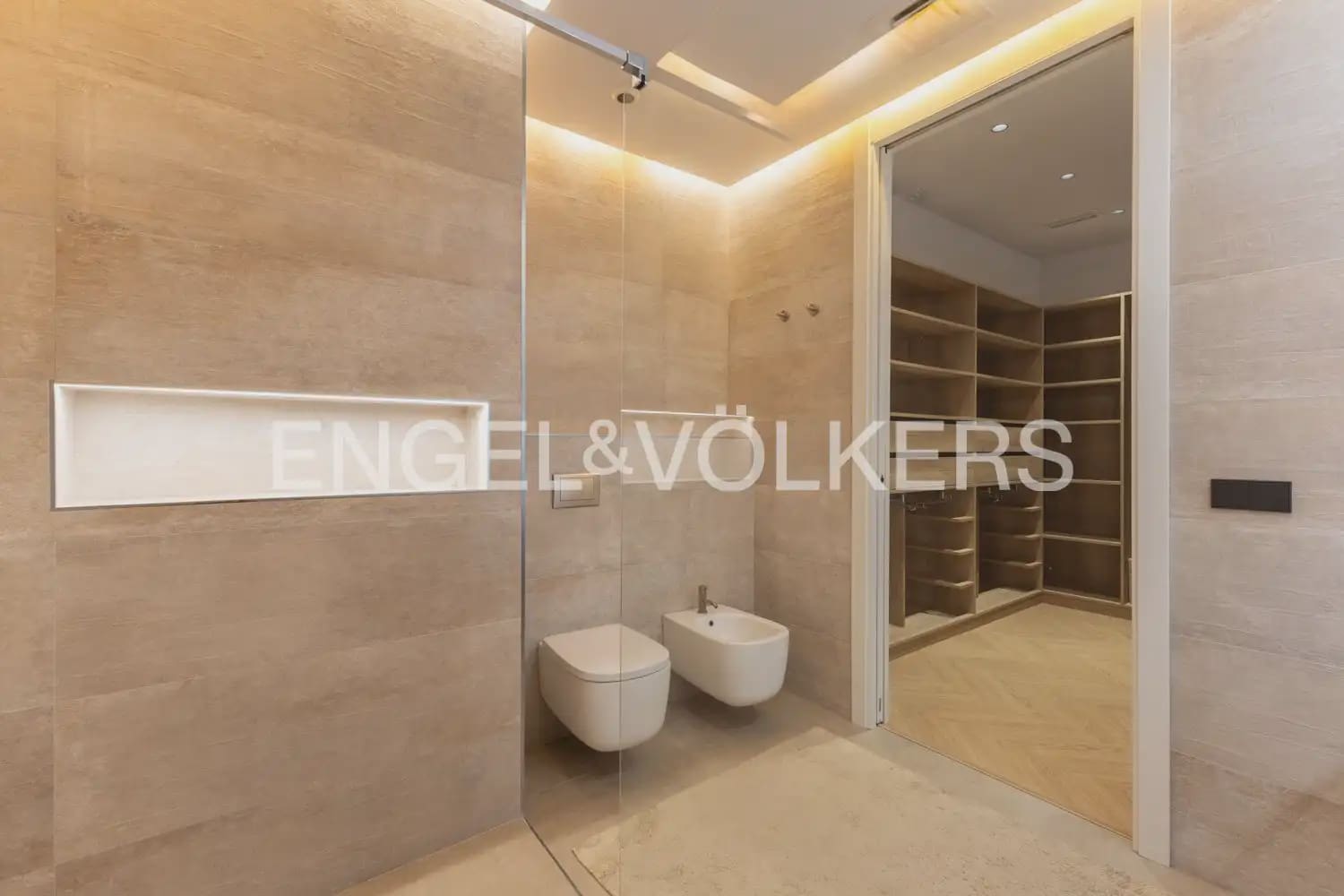 Piso de 4 habitaciones en València ciudad en alquiler - 4.300 € (Ref: 10138761)