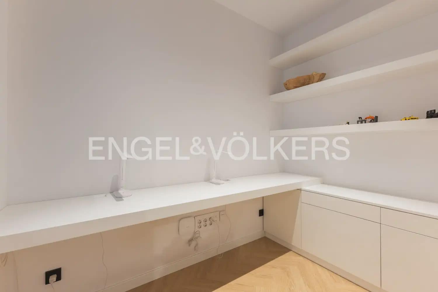 Piso de 4 habitaciones en València ciudad en alquiler - 4.300 € (Ref: 10138761)