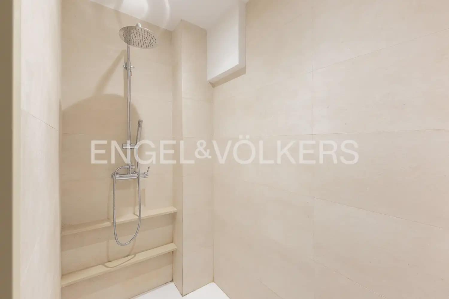 1 soveværelse Lejlighed til leje i Valencia by - € 1.400 (Ref: 10138762)