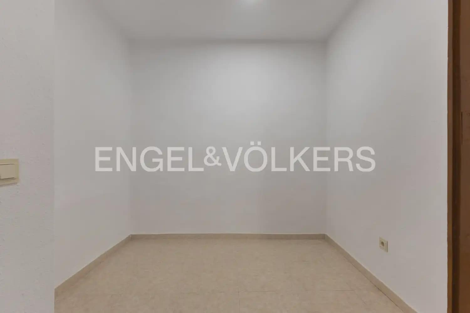 3 sovrum Lägenhet att hyra i Valencia stad - 1 300 € (Ref: 10138764)