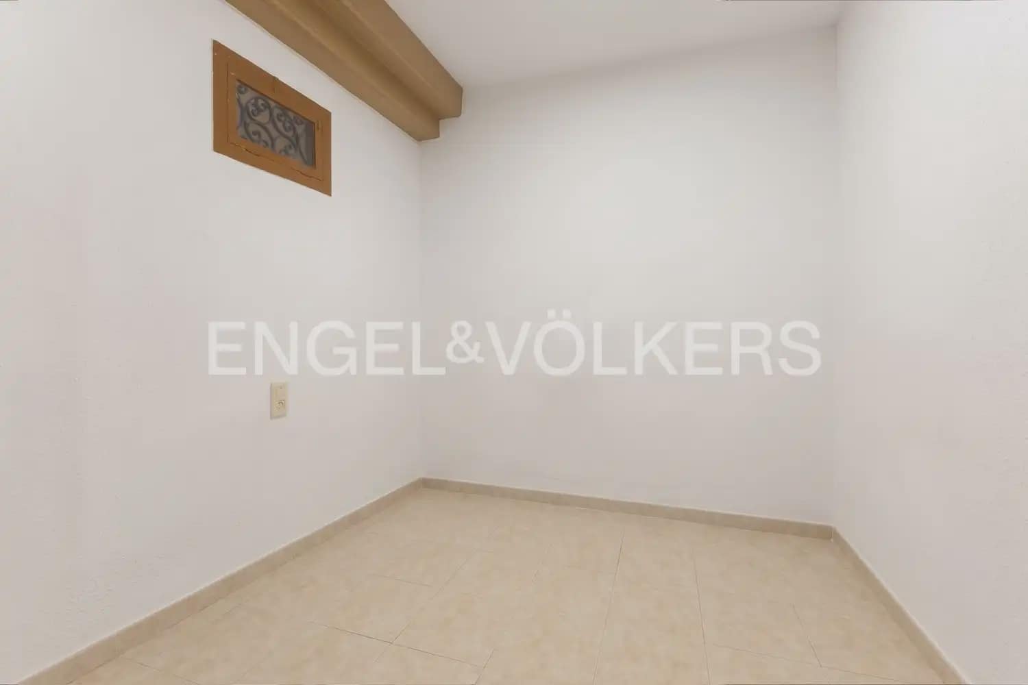 3 sovrum Lägenhet att hyra i Valencia stad - 1 300 € (Ref: 10138764)
