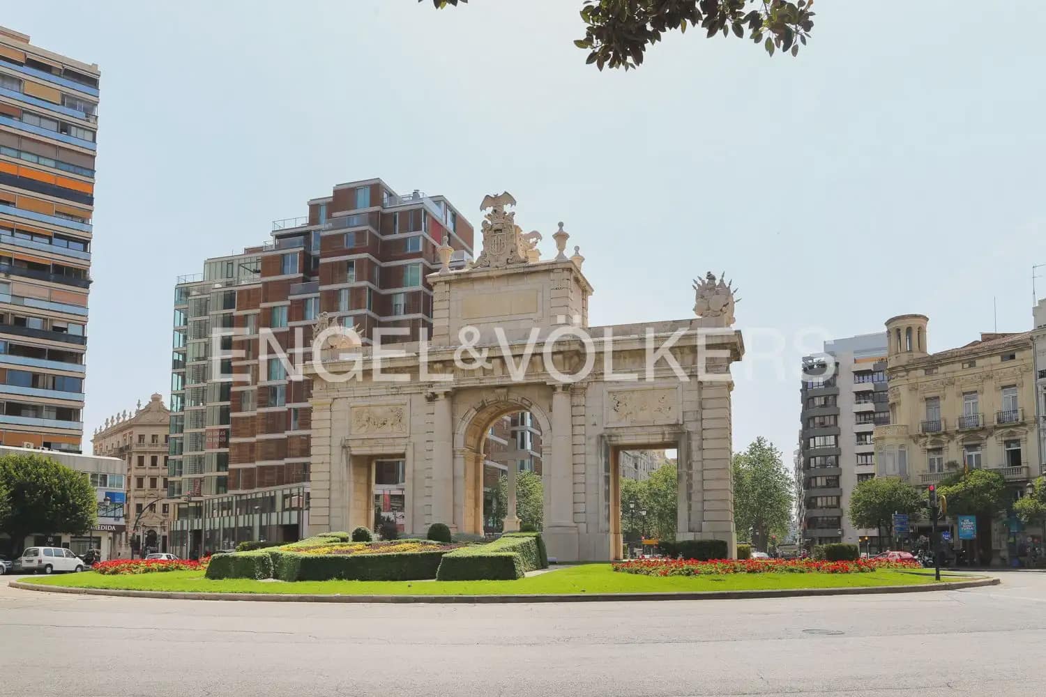 Piso de 4 habitaciones en València ciudad en alquiler - 5.100 € (Ref: 10138888)