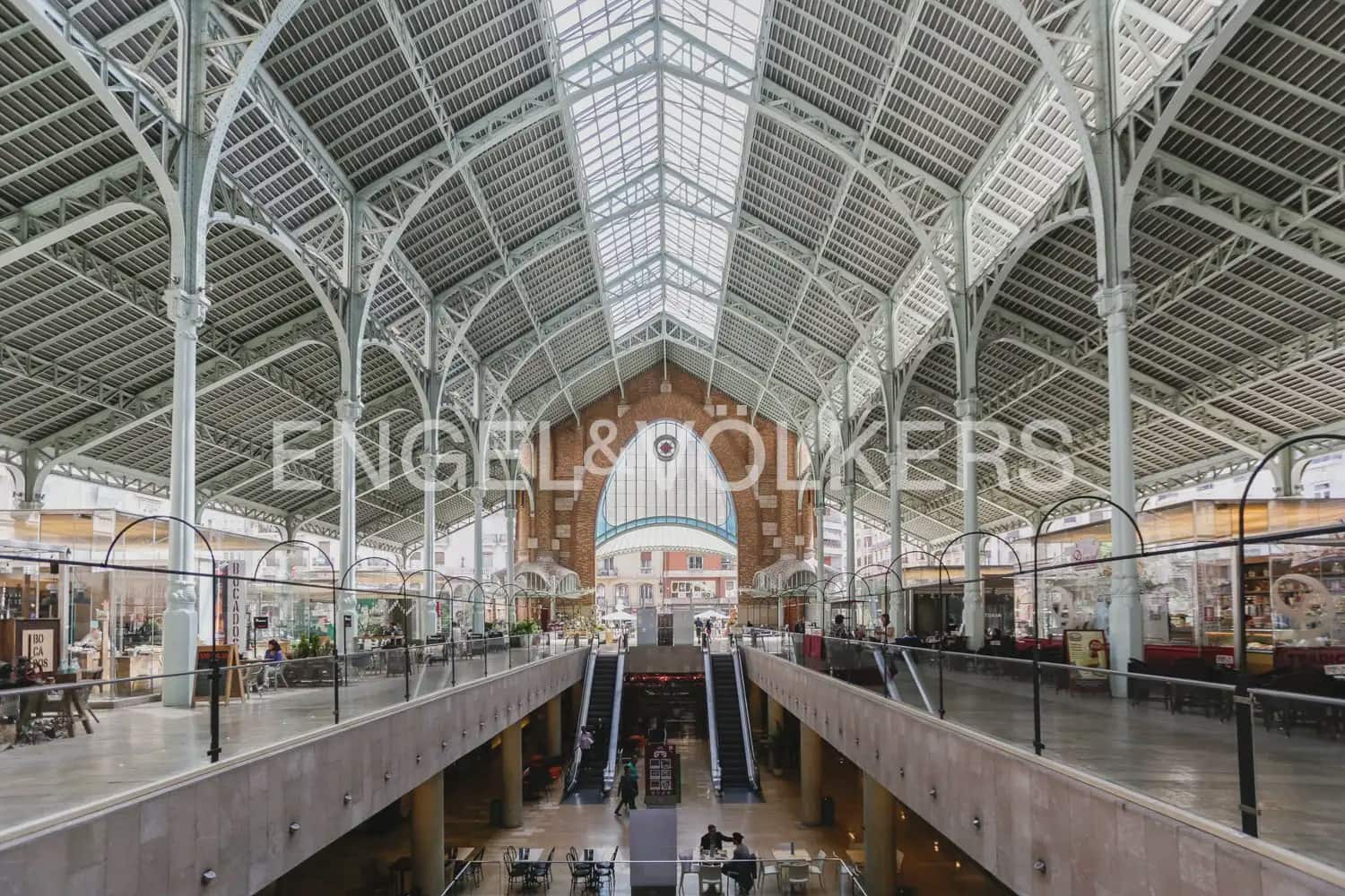 Piso de 4 habitaciones en València ciudad en alquiler - 5.100 € (Ref: 10138888)