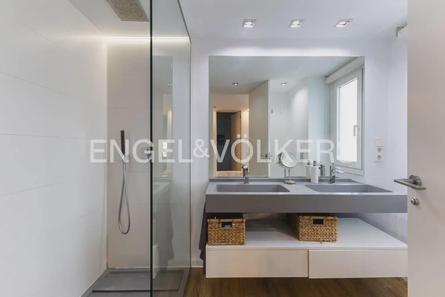4 Zimmer Wohnung zu vermieten in Valencia Stadt mit Garage - 5.000 € (Ref: 10140134)