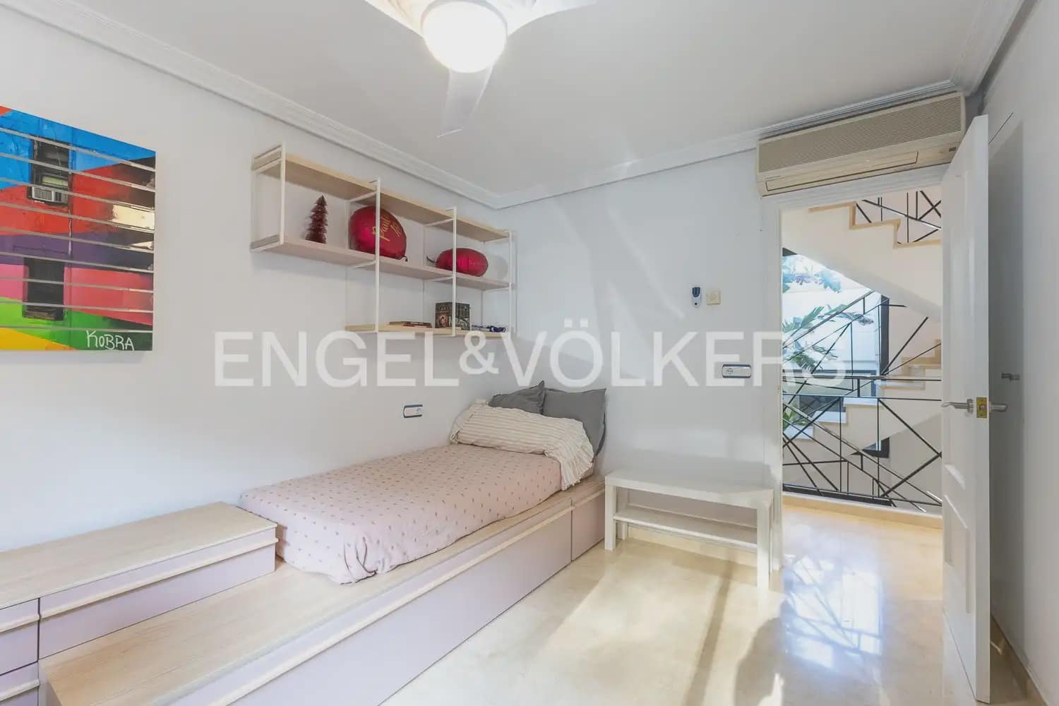 4 makuuhuone Paritalo vuokrattavana paikassa Chiva mukana uima-altaan 
autotalli - 3 000 € (Ref: 10140491)