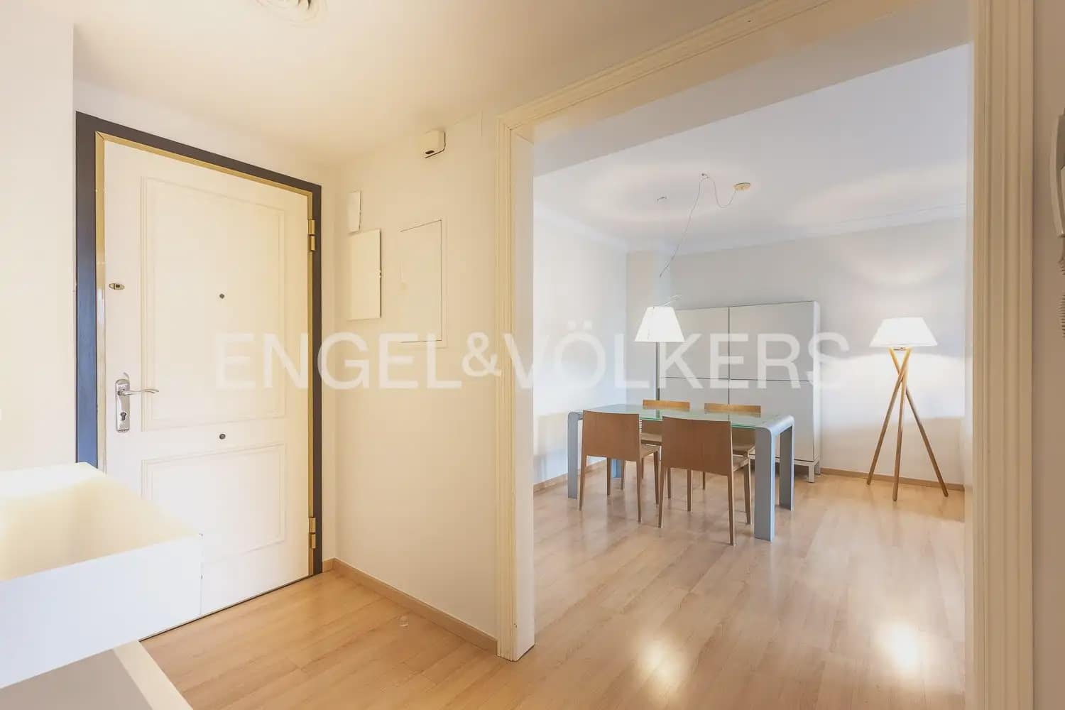 3 bedroom Flat for rent in Valencia city with pool garage - € 2,100 (Ref: 10141391)