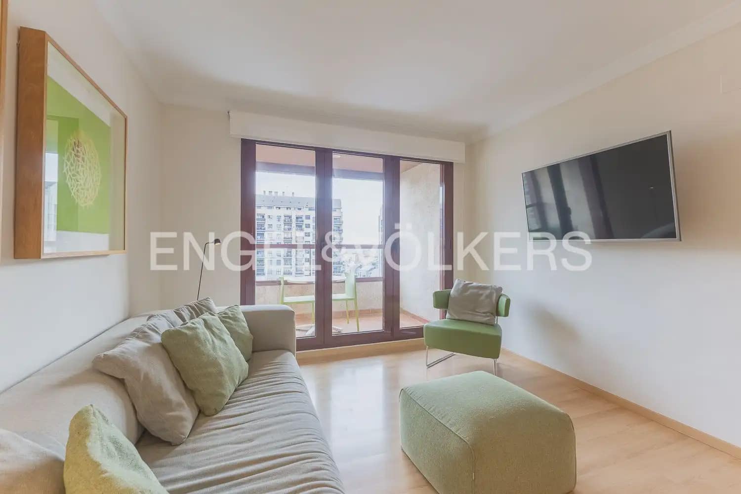3 bedroom Flat for rent in Valencia city with pool garage - € 2,100 (Ref: 10141391)