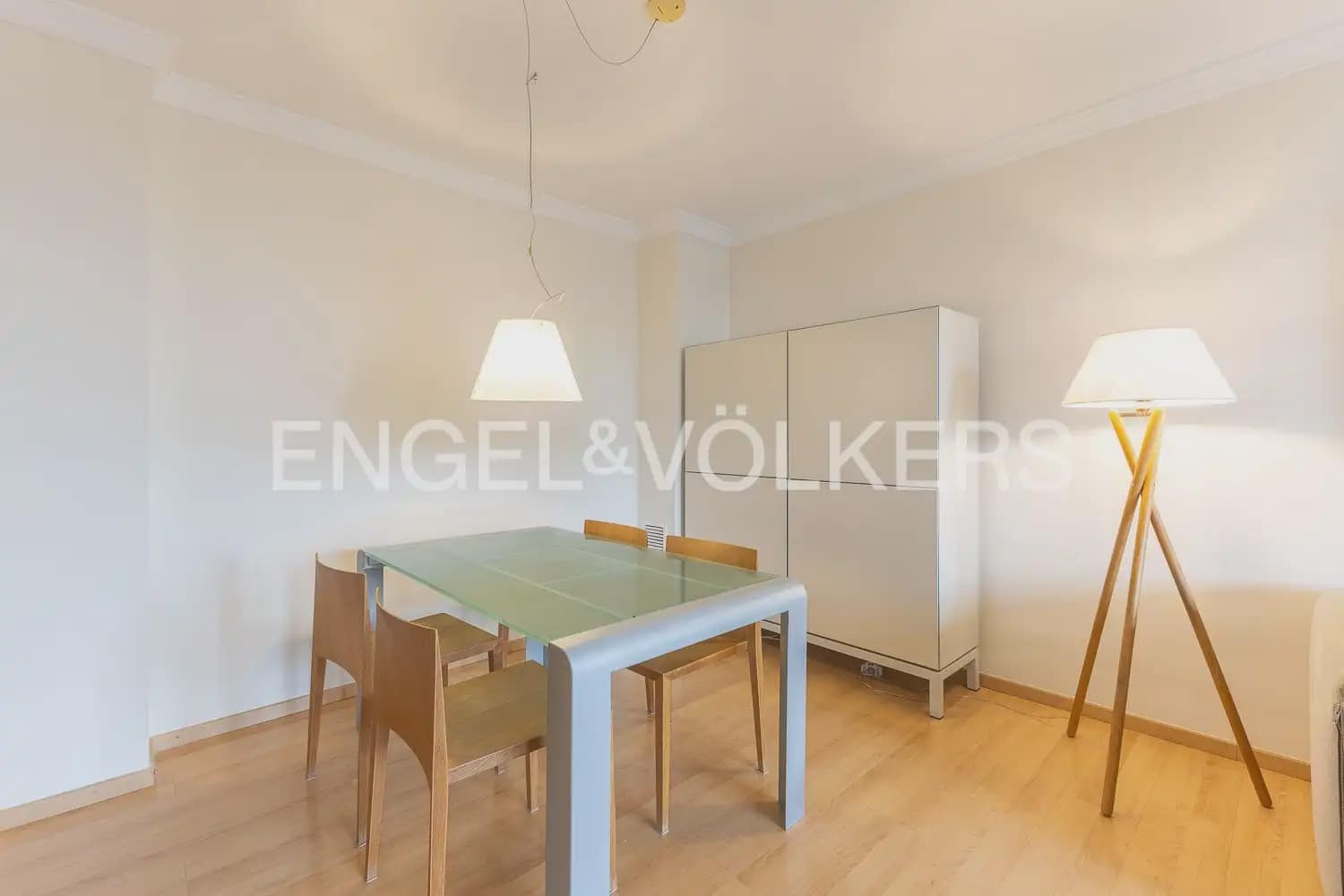 3 bedroom Flat for rent in Valencia city with pool garage - € 2,100 (Ref: 10141391)