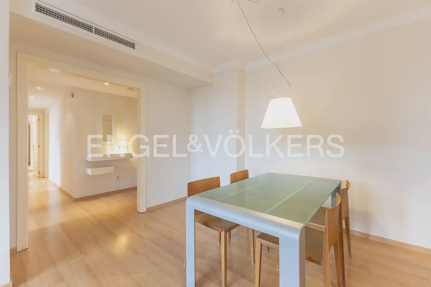 3 bedroom Flat for rent in Valencia city with pool garage - € 2,100 (Ref: 10141391)