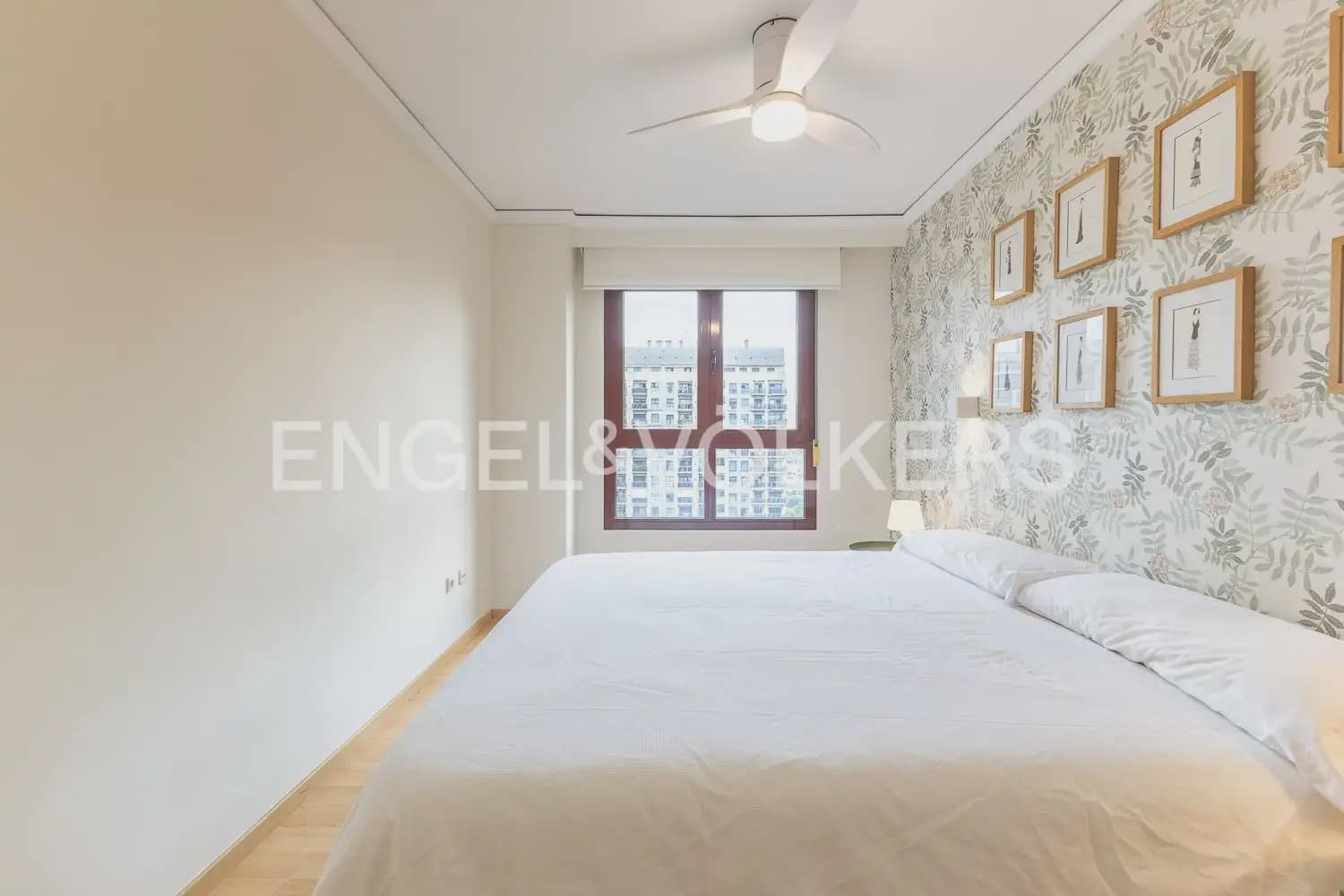 3 bedroom Flat for rent in Valencia city with pool garage - € 2,100 (Ref: 10141391)