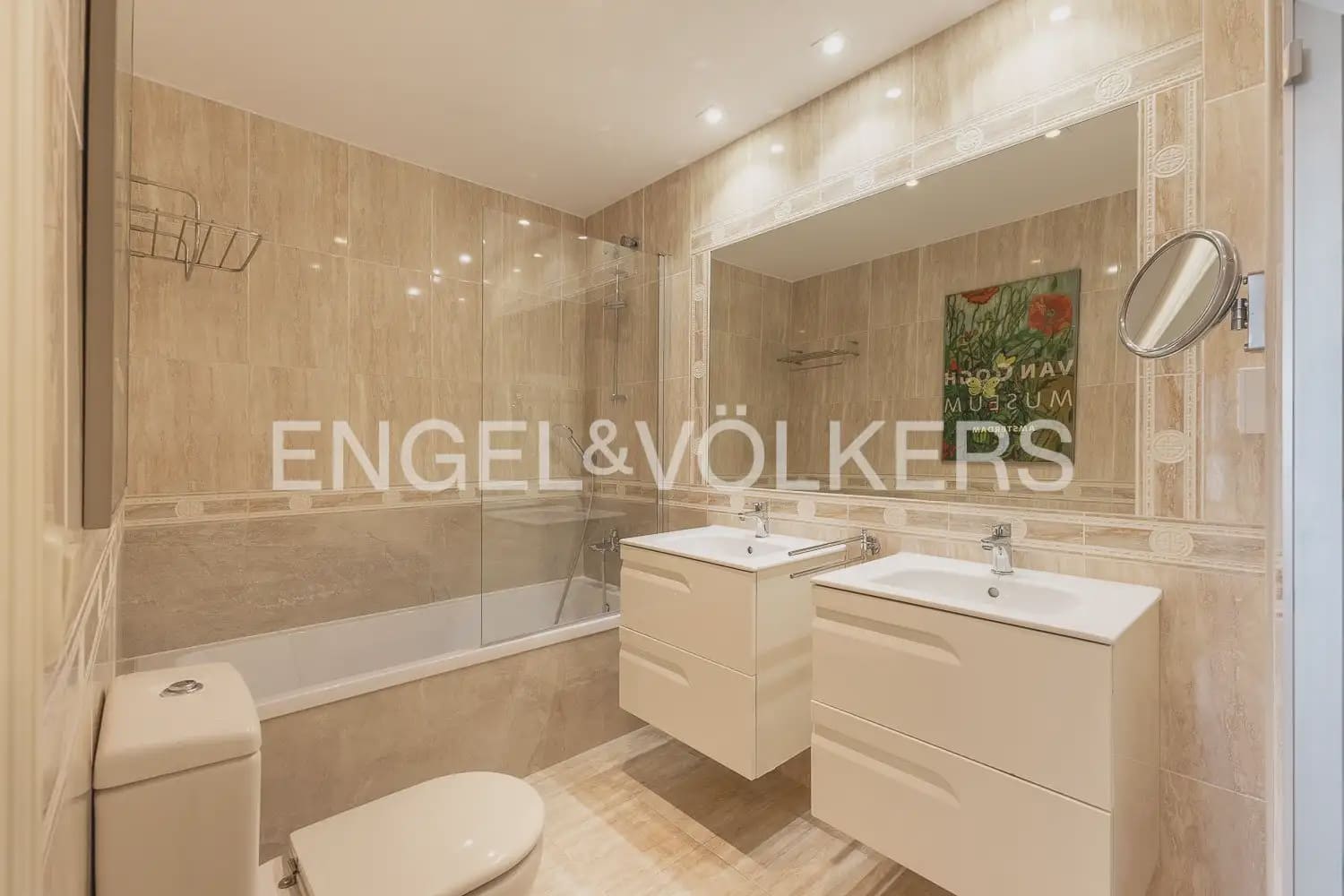 3 bedroom Flat for rent in Valencia city with pool garage - € 2,100 (Ref: 10141391)
