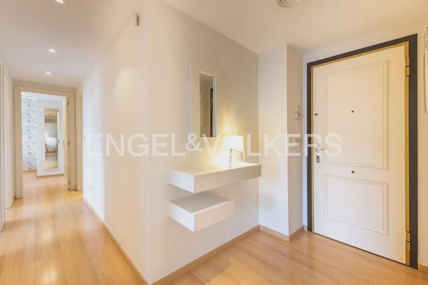 3 bedroom Flat for rent in Valencia city with pool garage - € 2,100 (Ref: 10141391)